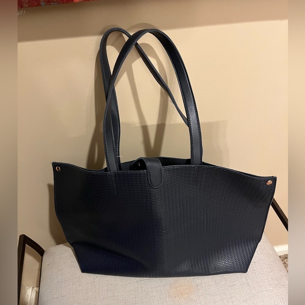 NWT Ulta Navy Basketweave Tassel Tote - Picture 2 of 5